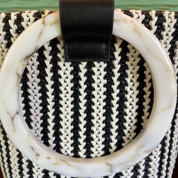 NWOT Gianni Bini Black & White Woven Handbag
Handled Tote/ Shoulder Strap - Picture 5 of 9